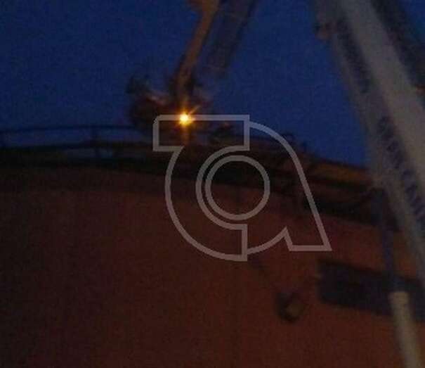 Intervención de los bomberos en el techado del Rita Hernández (Foto TA)